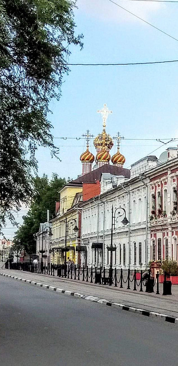 От сердца города к красивой Рождественской улице